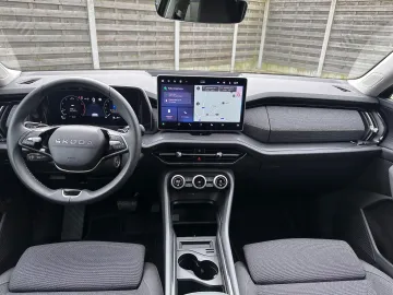 Car image 24