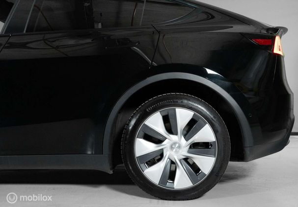 Tesla Model Y Long Range AWD 378 kW image number 18