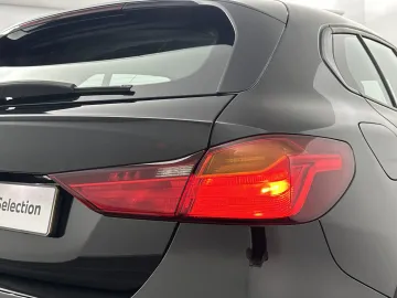 Car image 32