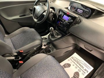 Car image 10