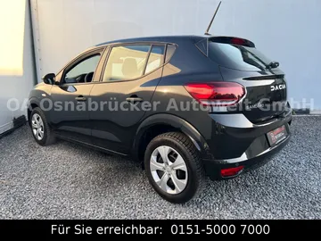Car image 3