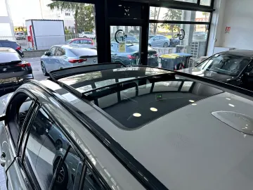 Car image 32