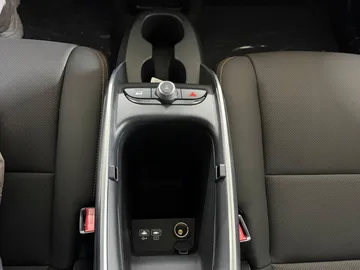 Car image 29
