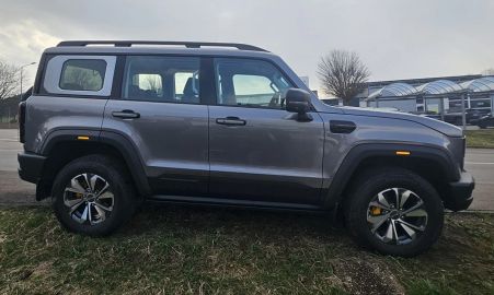 Car image 4