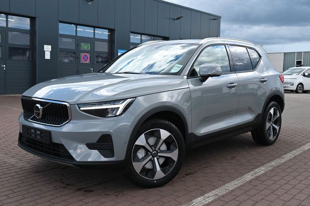 Volvo XC40 B3 Core 120 kW image number 1