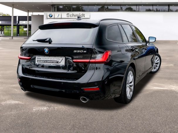 BMW 330e Touring 215 kW image number 2