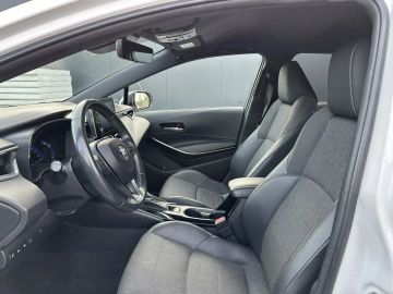 Car image 30