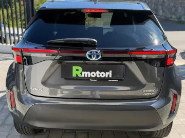 Car image 19