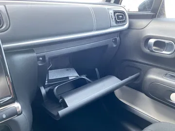 Car image 30