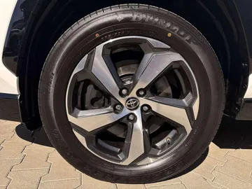 Car image 40