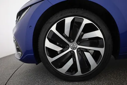 Car image 30