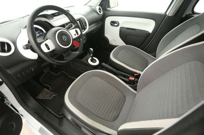 Car image 25