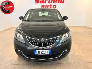 Car image 3