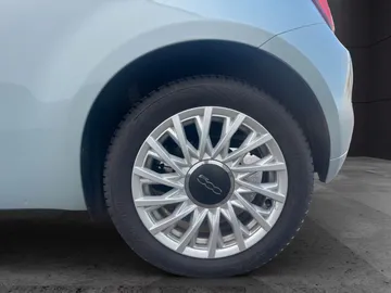 Car image 19