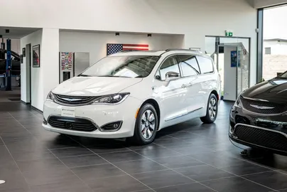 Car image 32
