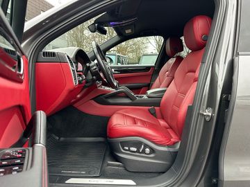 Car image 11