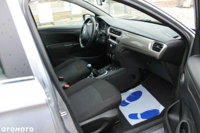 Car image 26