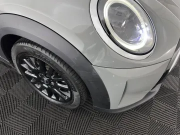 Car image 26