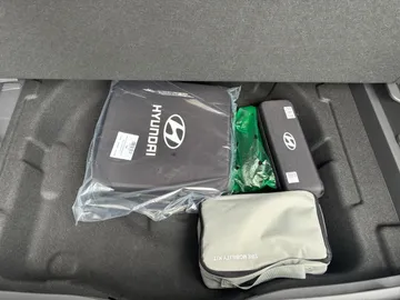 Car image 26