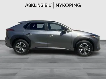 Car image 13