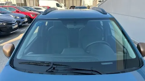 Car image 25