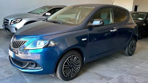 Car image 1