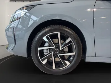 Car image 19