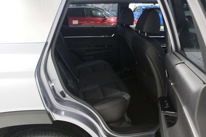 Car image 19