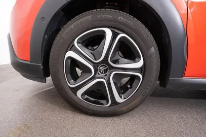 Car image 20