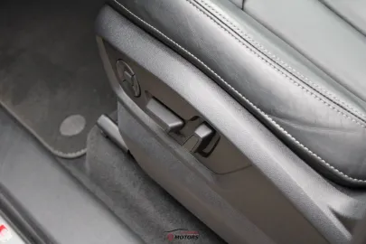 Car image 32