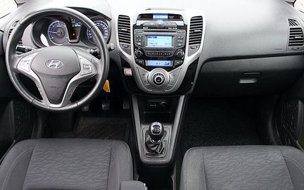 Car image 11