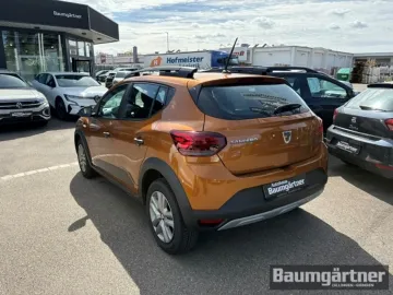 Car image 3