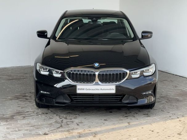 BMW 320i xDrive Advantage 135 kW image number 2