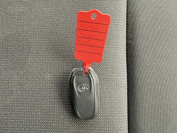 Car image 32