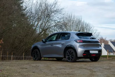 Car image 5