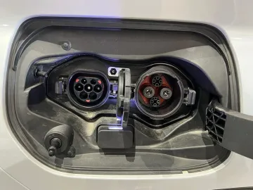 Car image 30