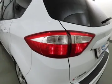 Car image 32