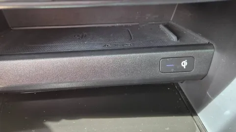 Car image 30