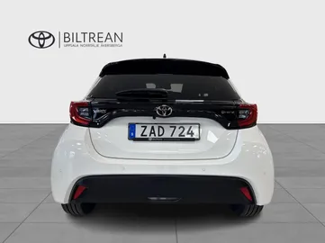 Car image 4