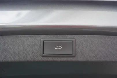 Car image 38