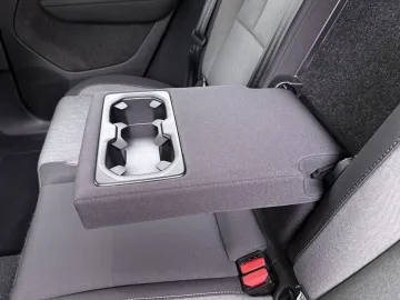 Car image 40