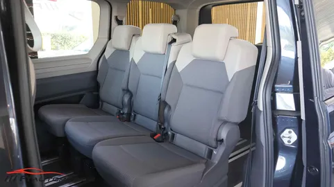 Car image 32
