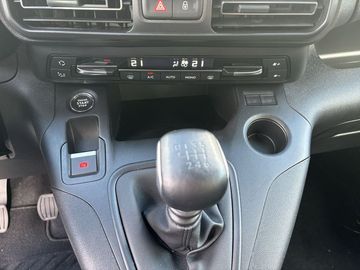 Car image 25