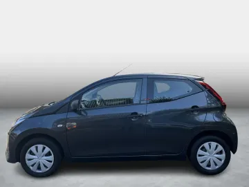 Car image 2