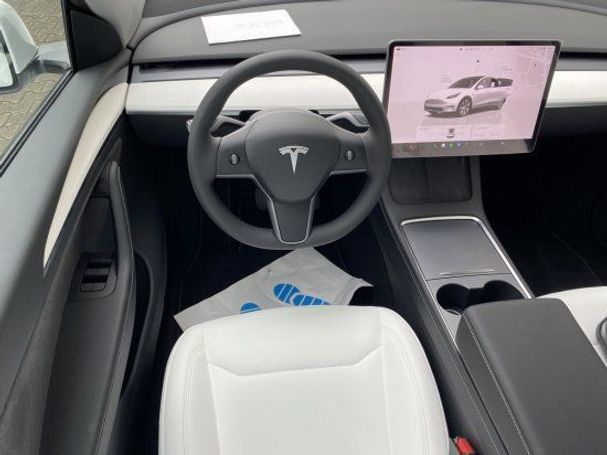 Tesla Model Y 60 Standard Range 220 kW image number 4