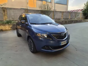 Car image 2