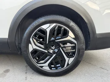 Car image 37