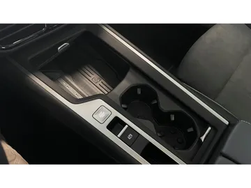Car image 35