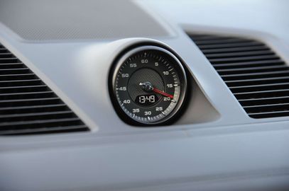 Car image 32