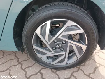 Car image 22